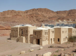 https://mkt.visitajordania.com/jordania/public/img-blog/2015/11/Feynan-Eco-Lodge-300x223.jpg