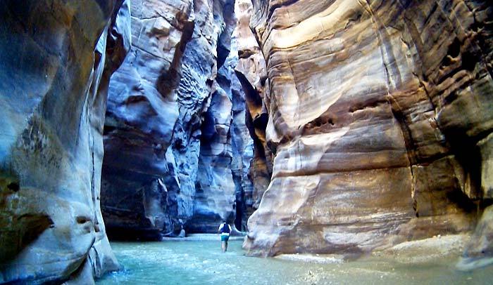 https://mkt.visitajordania.com/jordania/public/img-blog/2018/05/canon-wadi-mujib-2.jpg