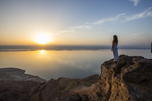 https://mkt.visitajordania.com/jordania/public/img-blog/2018/12/Copia-de-Dead-Sea-overlook-300x200.jpg