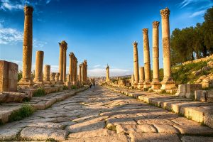 https://mkt.visitajordania.com/jordania/public/img-blog/2018/12/jerash-jordan-8c6886b2bc1b-1-300x200.jpg