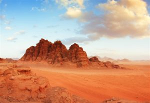 https://mkt.visitajordania.com/jordania/public/img-blog/2018/12/wadi-rum-jordan-808be7d945d8-1-300x206.jpg