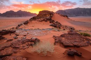https://mkt.visitajordania.com/jordania/public/img-blog/2019/01/Wadi-Rum-7-300x200.jpg