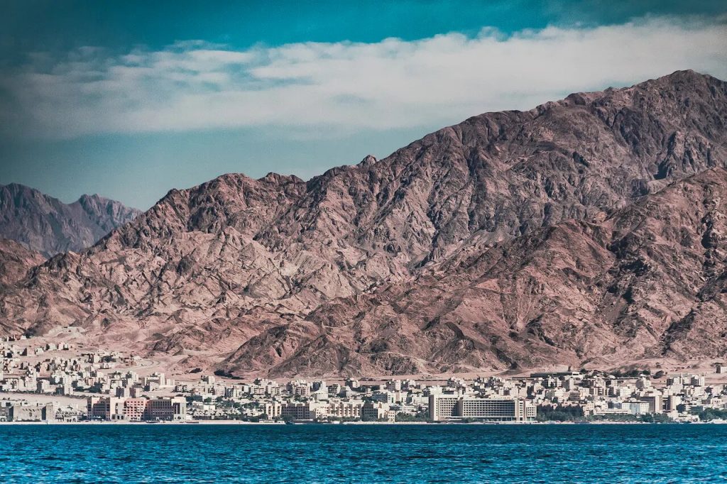 https://mkt.visitajordania.com/jordania/public/img-blog/2019/03/aqaba-city-1024x682.jpg