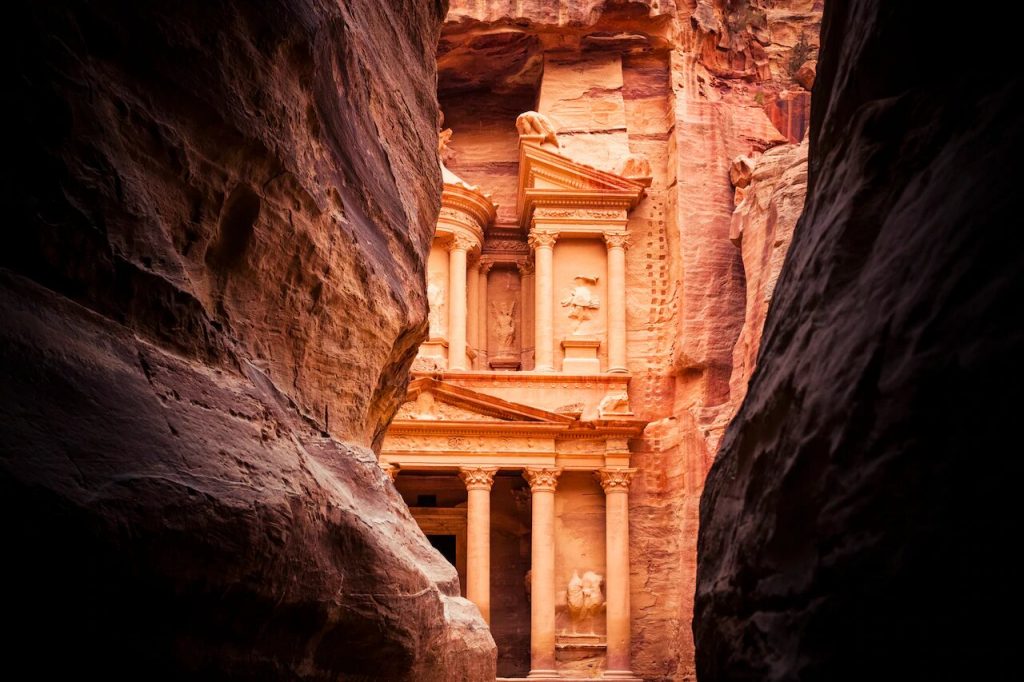 https://mkt.visitajordania.com/jordania/public/img-blog/2019/03/aqaba-petra-1024x682.jpg