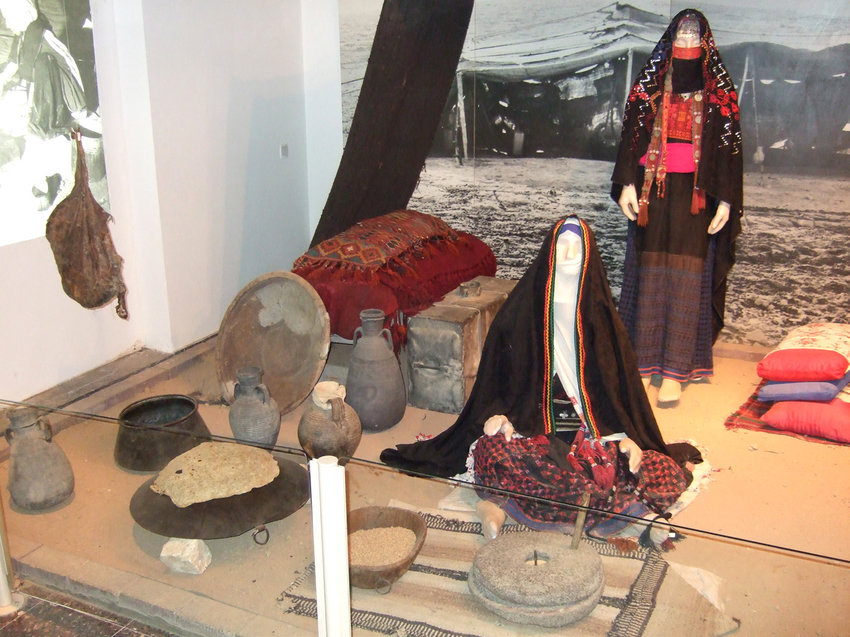 https://mkt.visitajordania.com/jordania/public/img-blog/2019/04/Joe-Alon-Museum-of-Bedouin-Culture-Lahav-Israel-Photograph-by-Jennie-Ebeling.jpg