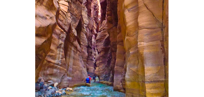 https://mkt.visitajordania.com/jordania/public/img-blog/2019/07/canonismos_650x309-2.jpg