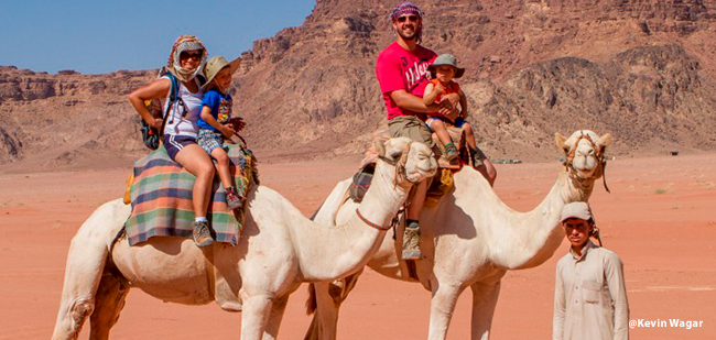https://mkt.visitajordania.com/jordania/public/img-blog/2019/10/camellos.jpg