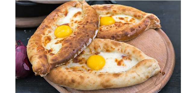 https://mkt.visitajordania.com/jordania/public/img-blog/2019/12/14-khachapuri-georgia-600.jpg