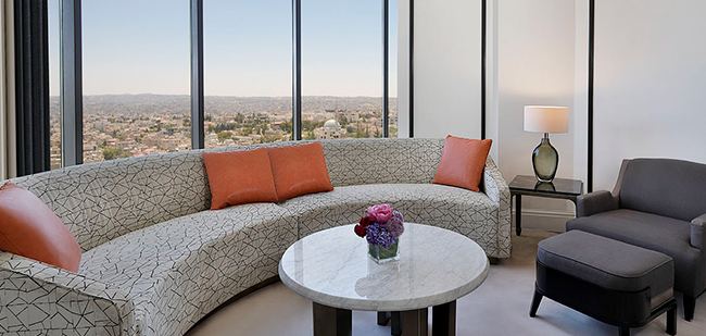 https://mkt.visitajordania.com/jordania/public/img-blog/2019/12/ST-REGIS-SUITE.jpg