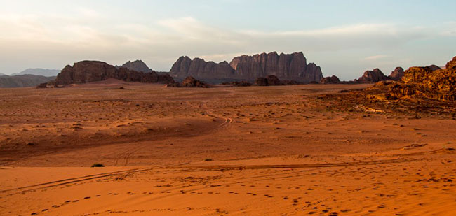 https://mkt.visitajordania.com/jordania/public/img-blog/2020/02/12-wadirum.jpg