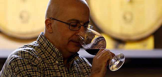 https://mkt.visitajordania.com/jordania/public/img-blog/2020/03/wine-4.jpg