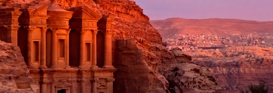 https://mkt.visitajordania.com/jordania/public/img-blog/2021/04/4-guia-petra.jpg