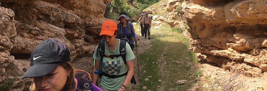 https://mkt.visitajordania.com/jordania/public/img-blog/2021/08/caminata-aventura.jpg