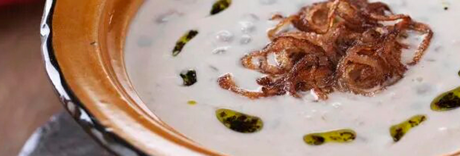 https://mkt.visitajordania.com/jordania/public/img-blog/2021/09/AL–RASHOOF-gastronomia-jordana.jpg