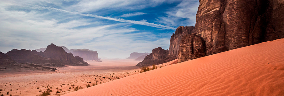 https://mkt.visitajordania.com/jordania/public/img-blog/2021/09/desierto-aventura-en-WADIRUM.jpg