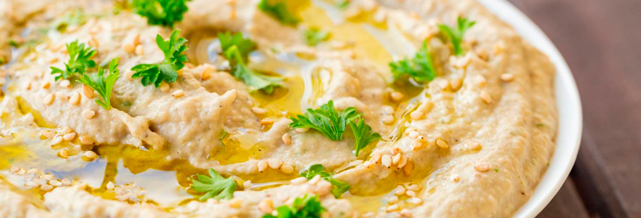 https://mkt.visitajordania.com/jordania/public/img-blog/2021/09/mutabal-gastronomia-jordana.jpg