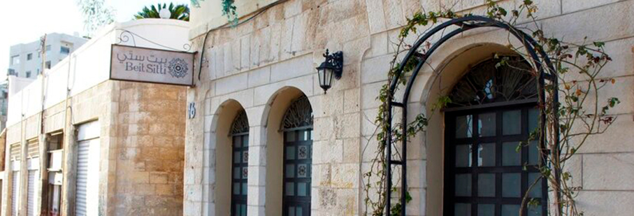 https://mkt.visitajordania.com/jordania/public/img-blog/2021/11/1-interior—beit-sitti.jpg