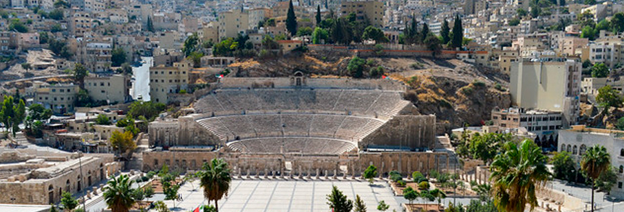 https://mkt.visitajordania.com/jordania/public/img-blog/2021/11/interior-anfiteatro—que-hacer-en-jordania.jpg
