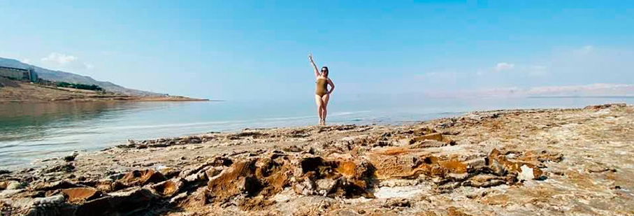 https://mkt.visitajordania.com/jordania/public/img-blog/2022/03/mar-muerto—rosy_npt-jordania.jpg