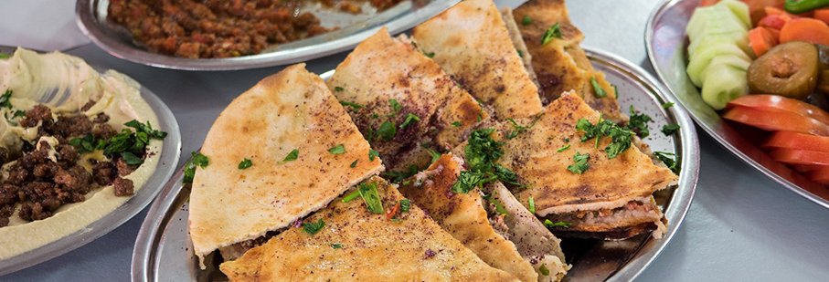 https://mkt.visitajordania.com/jordania/public/img-blog/2022/08/10-gastronomia-de-jordania.jpg