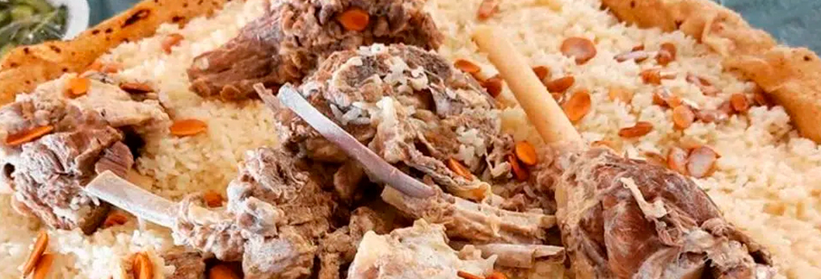 https://mkt.visitajordania.com/jordania/public/img-blog/2022/08/2-gastronomia-de-jordania.jpg