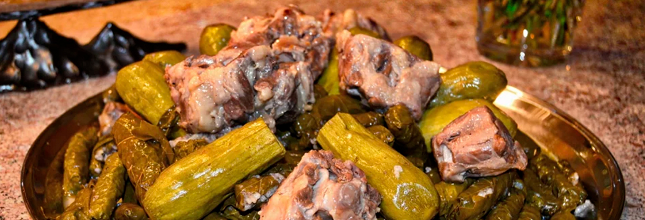 https://mkt.visitajordania.com/jordania/public/img-blog/2022/08/4-gastronomia-de-jordania.jpg