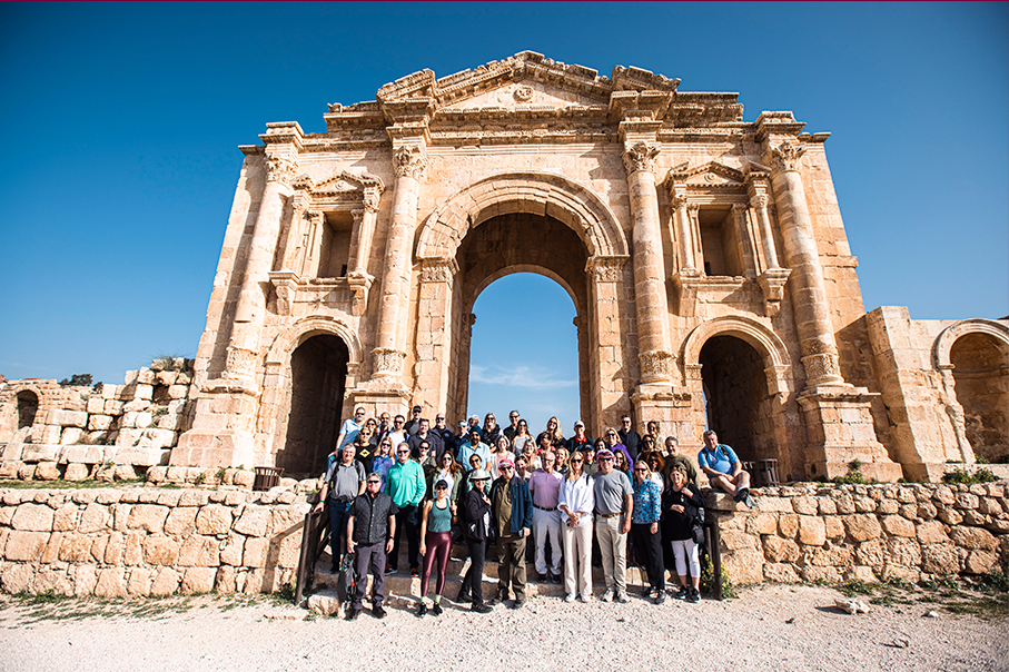https://mkt.visitajordania.com/jordania/public/img-blog/2023/04/jerash-ustoa-en-jordania.jpg