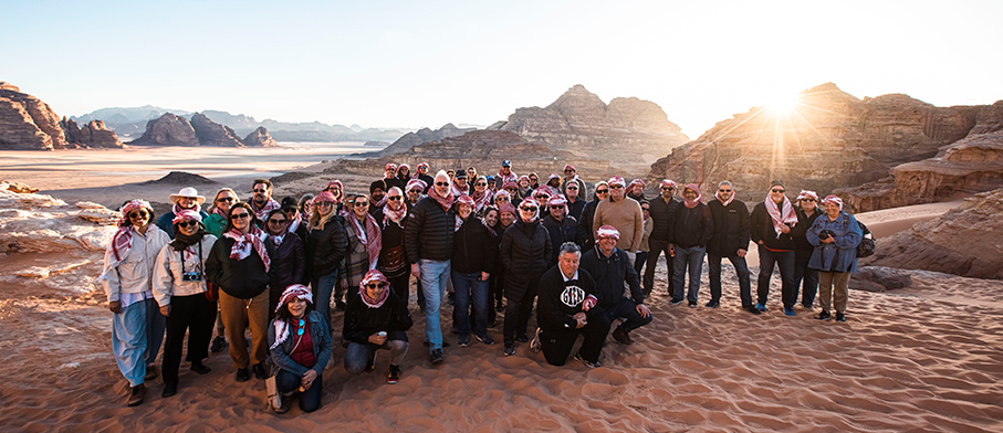 https://mkt.visitajordania.com/jordania/public/img-blog/2023/04/wadi-rum-ustoa-en-jordania.jpg