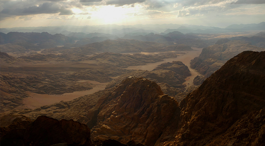 https://mkt.visitajordania.com/jordania/public/img-blog/2023/05/valle-wadi-rum-trail.jpg