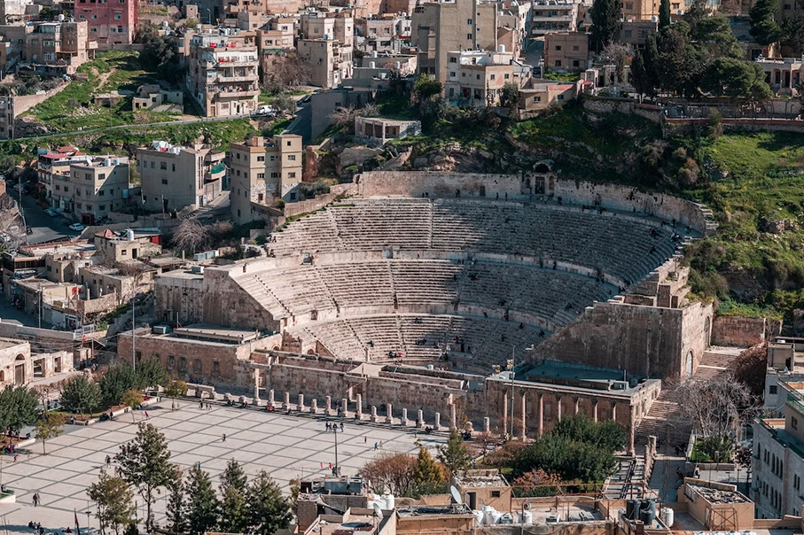 https://mkt.visitajordania.com/jordania/storage/app/public/images/03-ruinas-romanas-amman.jpg