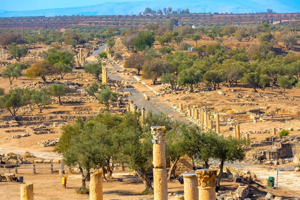 https://mkt.visitajordania.com/jordania/storage/app/public/images/5-roman-city-of-gadara-site-of-gadara-aqueduct.png