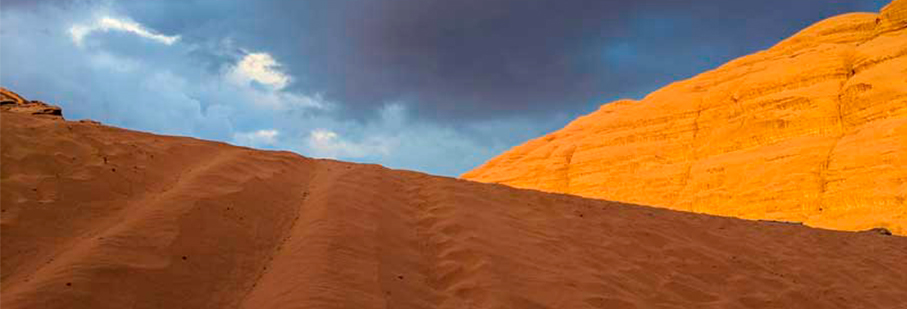https://mkt.visitajordania.com/jordania/storage/app/public/images/64d3da0c65642_7-wadi-rum-el-desierto-del-valle-de-la-luna.jpg