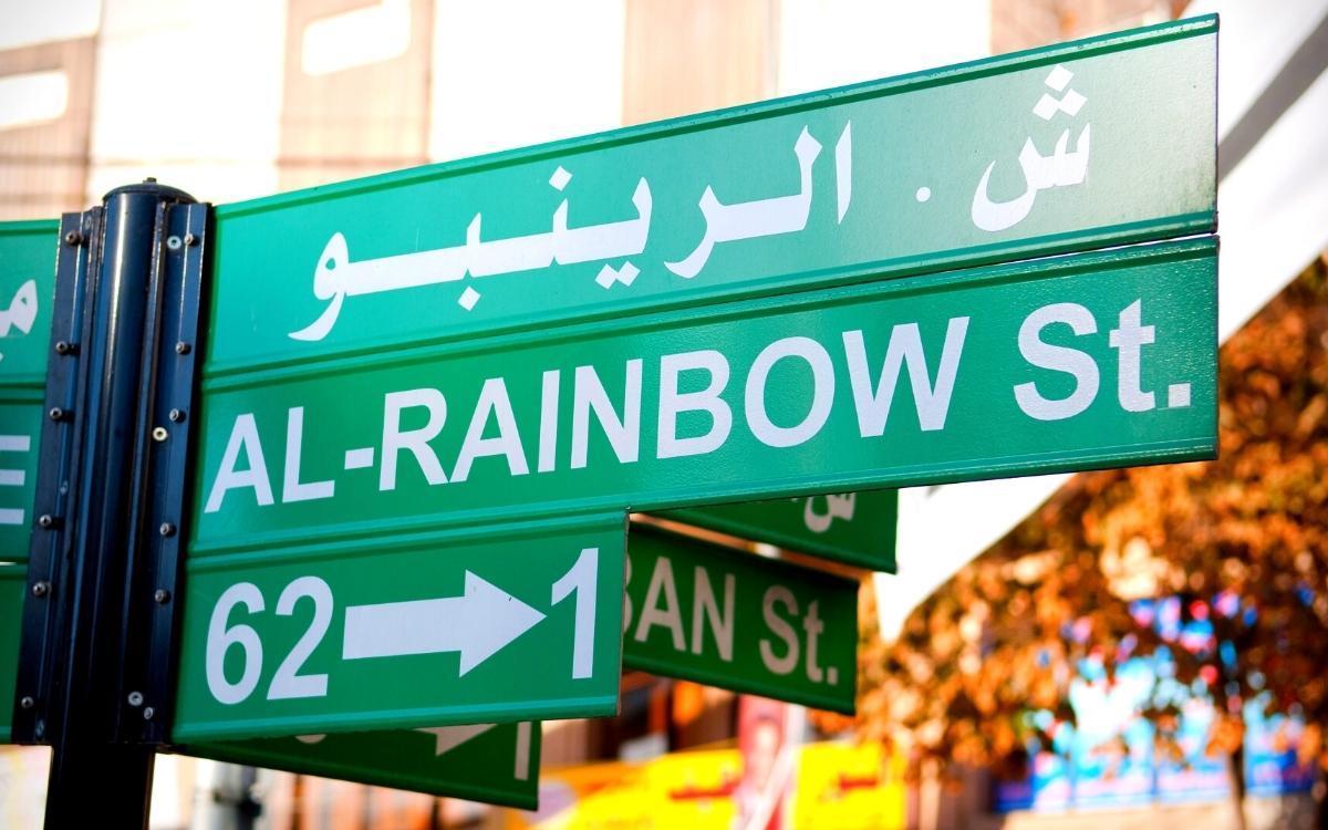https://mkt.visitajordania.com/jordania/storage/app/public/images/64dbde2b66300_3-amman-rainbow-street-9.jpeg