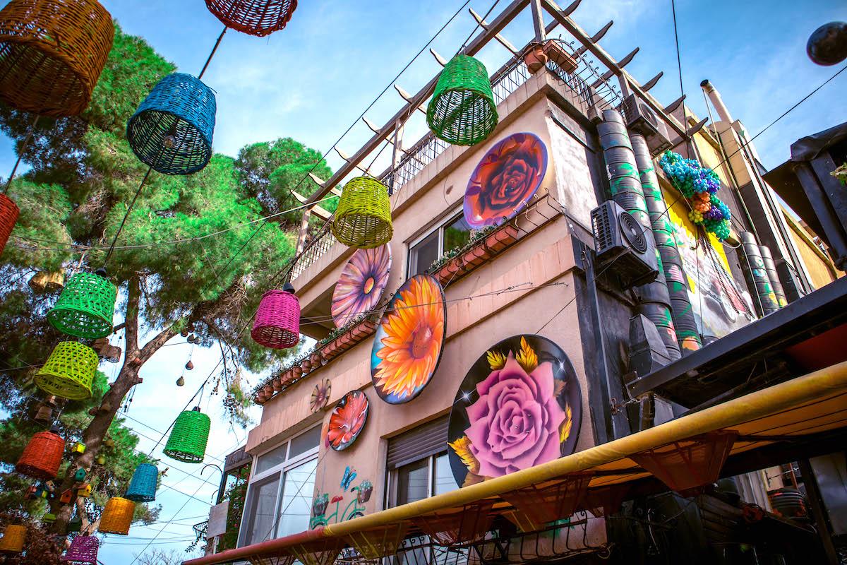 https://mkt.visitajordania.com/jordania/storage/app/public/images/64dbdea85cfc4_8-amman-rainbow-street-5.jpeg