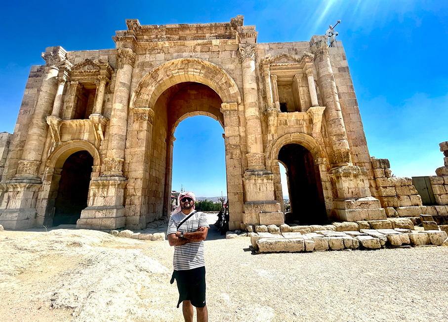 https://mkt.visitajordania.com/jordania/storage/app/public/images/64dc0c8459ffb_jerash-doble-viaje-a-jordania.jpg