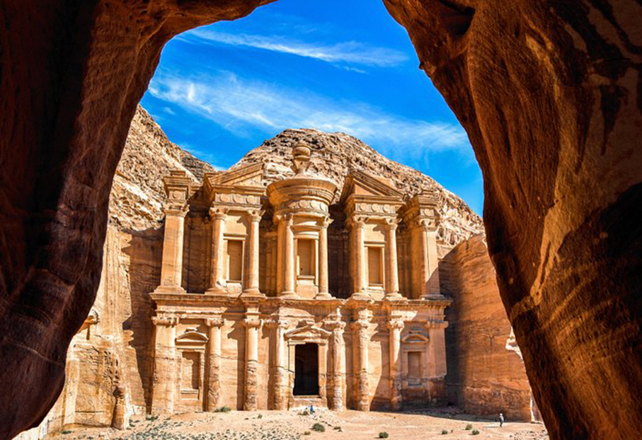 https://mkt.visitajordania.com/jordania/storage/app/public/images/64dc18098f95d_petra-doble-atracciones-en-jordania.jpg
