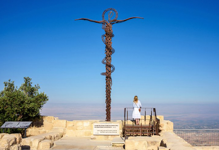 https://mkt.visitajordania.com/jordania/storage/app/public/images/64dc19524a37a_monte-nebo-doble-atracciones-en-jordania.jpg