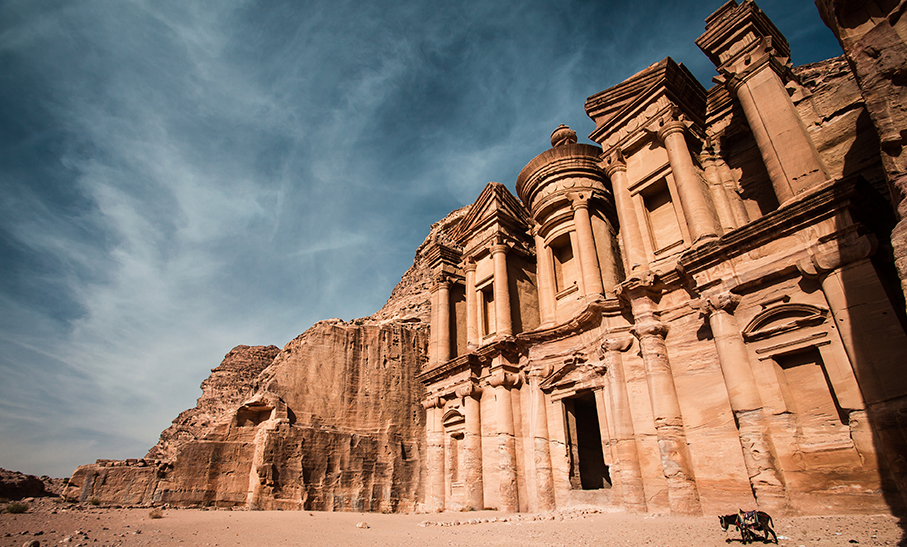 https://mkt.visitajordania.com/jordania/storage/app/public/images/64dd4d4628380_monasterio-doble-que-ver-en-petra.jpg