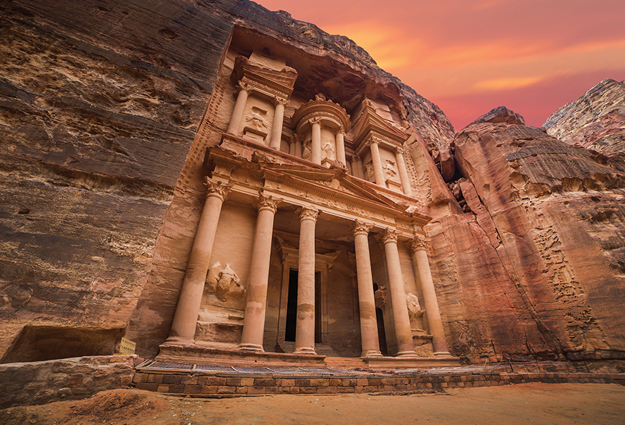 https://mkt.visitajordania.com/jordania/storage/app/public/images/64dd56b696af7_petra-doble-razones-para-viajar-a-jordania.jpg
