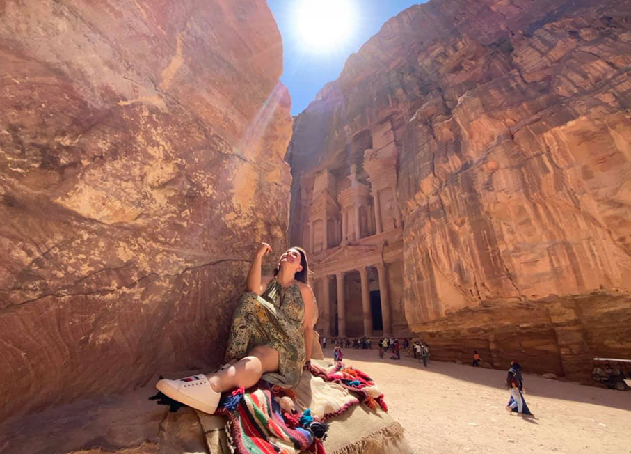 https://mkt.visitajordania.com/jordania/storage/app/public/images/64dd5fa5691a9_petra-doble—rosy_npt-jordania.jpg